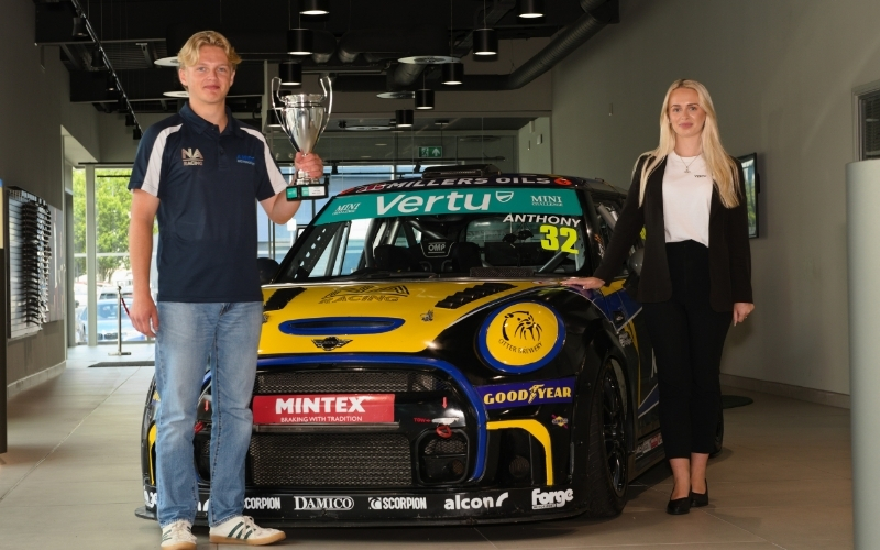 Vertu MINI CHALLENGE Driver Joins Fundraiser For North Devon Hospice